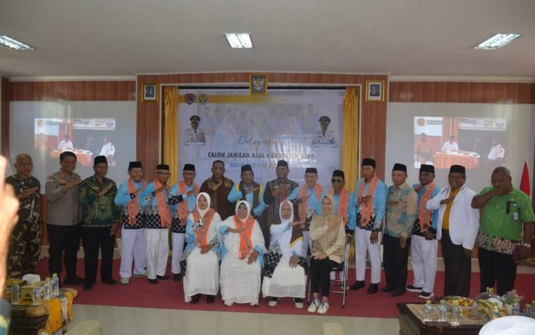 Pemkab Alor Lepas 11 Jemaah Calon Haji, Obeth Bolang Titip Doa untuk Daerah