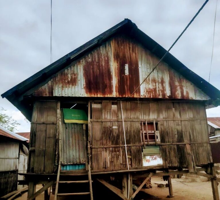 Rumah Nyaris Roboh,  di Desa Permaan, Janda Lansia Pencari Siput Dicoret dari Penerima BLT Desa