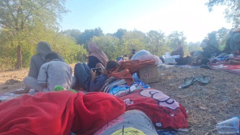 Hari Ketiga Mengungsi, 27 Ibu Hamil di Nangahale Masih Tanpa Tenda Pemerintah