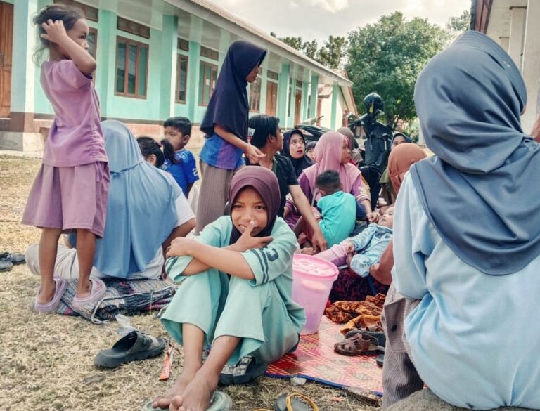 Banyak Pengungsi Mandiri di Kabupaten Sikka Belum Tersentuh Bantuan, Pemerintah Klaim telah Salurkan Bantuan ke 21 Kecamatan