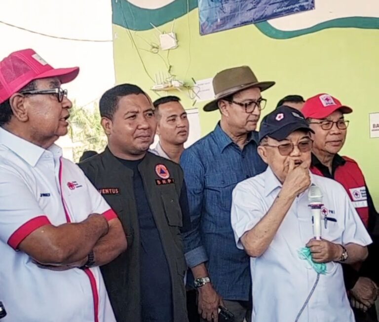 Jusuf Kalla Ke Maumere, “Rumah Tak Hancur, Mengapa Mereka Belum Berani Pulang?”